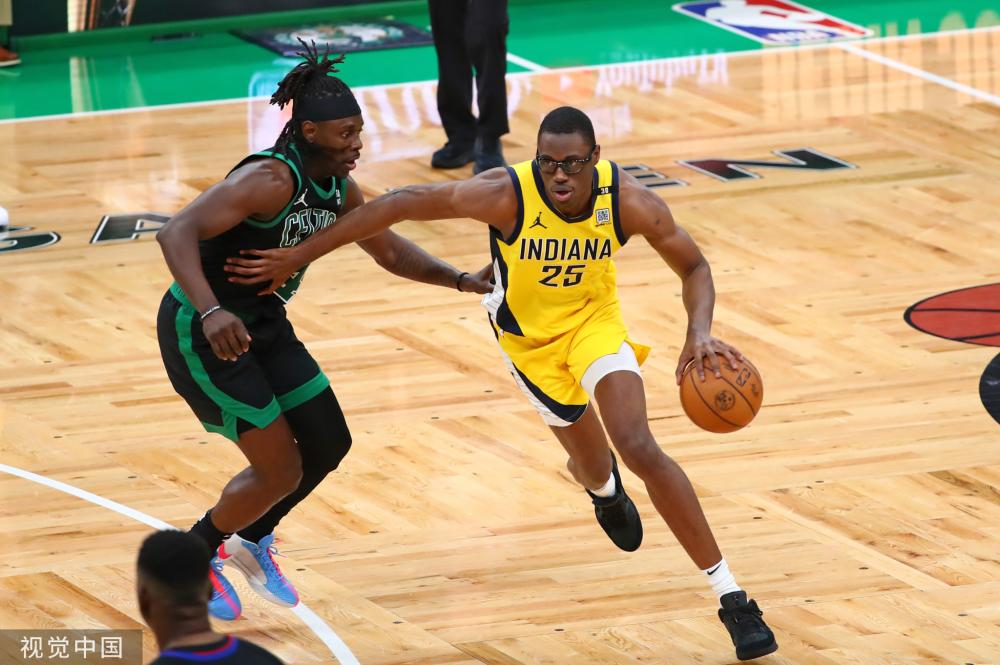 她的职业生 她的职业生