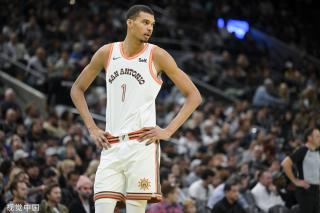 赢得奖杯的 赢得奖杯的